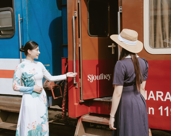 首都河內出發、登上列車旅行