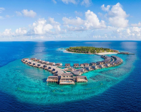 前往馬列機場→搭乘水上飛機前往渡假島→渡假島上自由探索