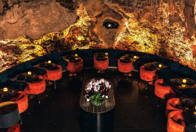 Day4:享受Villa內私人渡假時光→Villa舒壓按摩60分鐘→烏魯瓦圖斷崖廟→洞穴餐廳