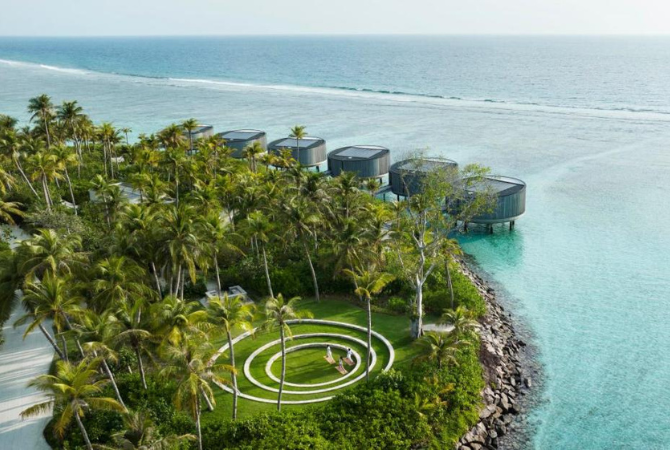 早餐後退房→退房後自由活動→前往機場島→飛往新加坡(機上跨夜)